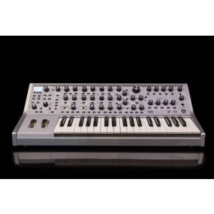 SINTETIZZATORE MOOG Subsequent 37 cv